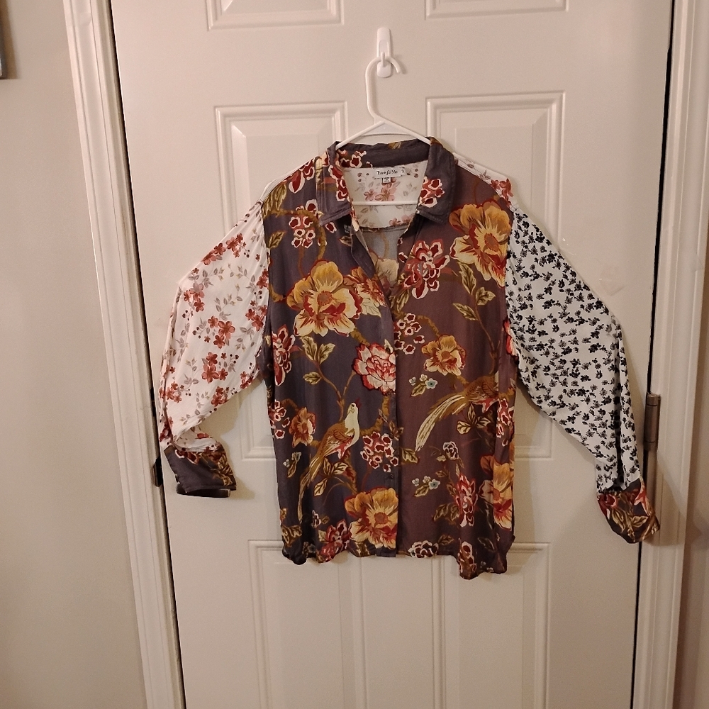 Time For Me Floral Button Down Long Sleeve Top 1X Gently Used. Bird Pattern.